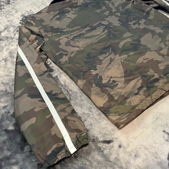 Levi’s Shell Jacket - Medium - Picture 14 of 16